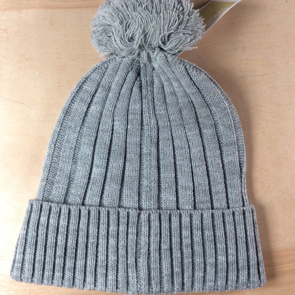 NWT Michael Michael Kors Gray Knit Beanie Pom Pom MK OS Hat New $48. - Picture 8 of 10